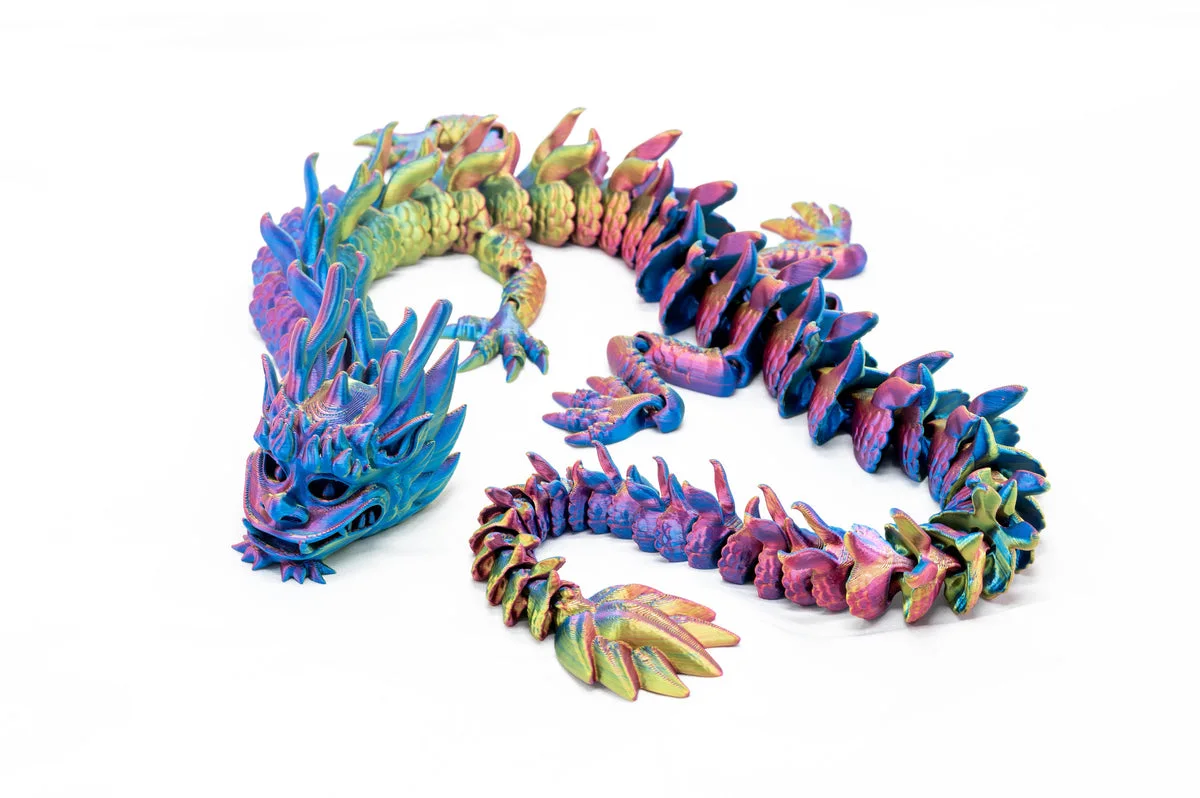 Referência de dragão articulado feito em impressão 3D, com filamento multicolorido